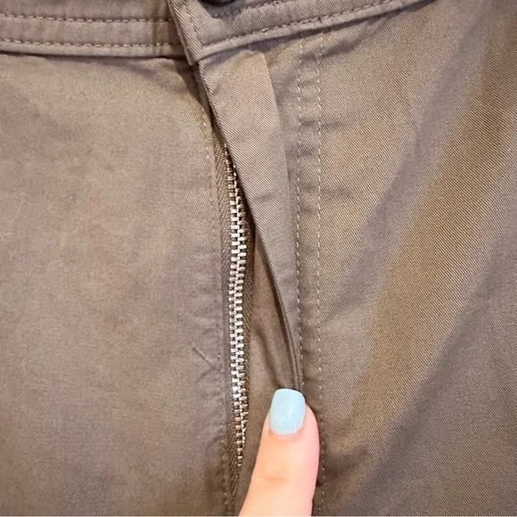Everlane The Barrel Pant Olive Green - Picture 5 of 9